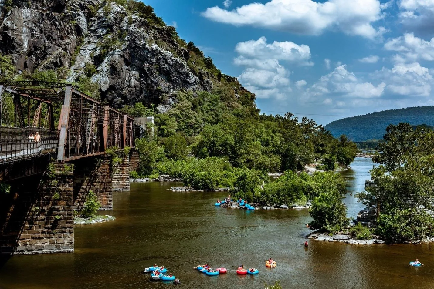 What Makes Shenandoah River Adventures a Popular Outdoor Experience