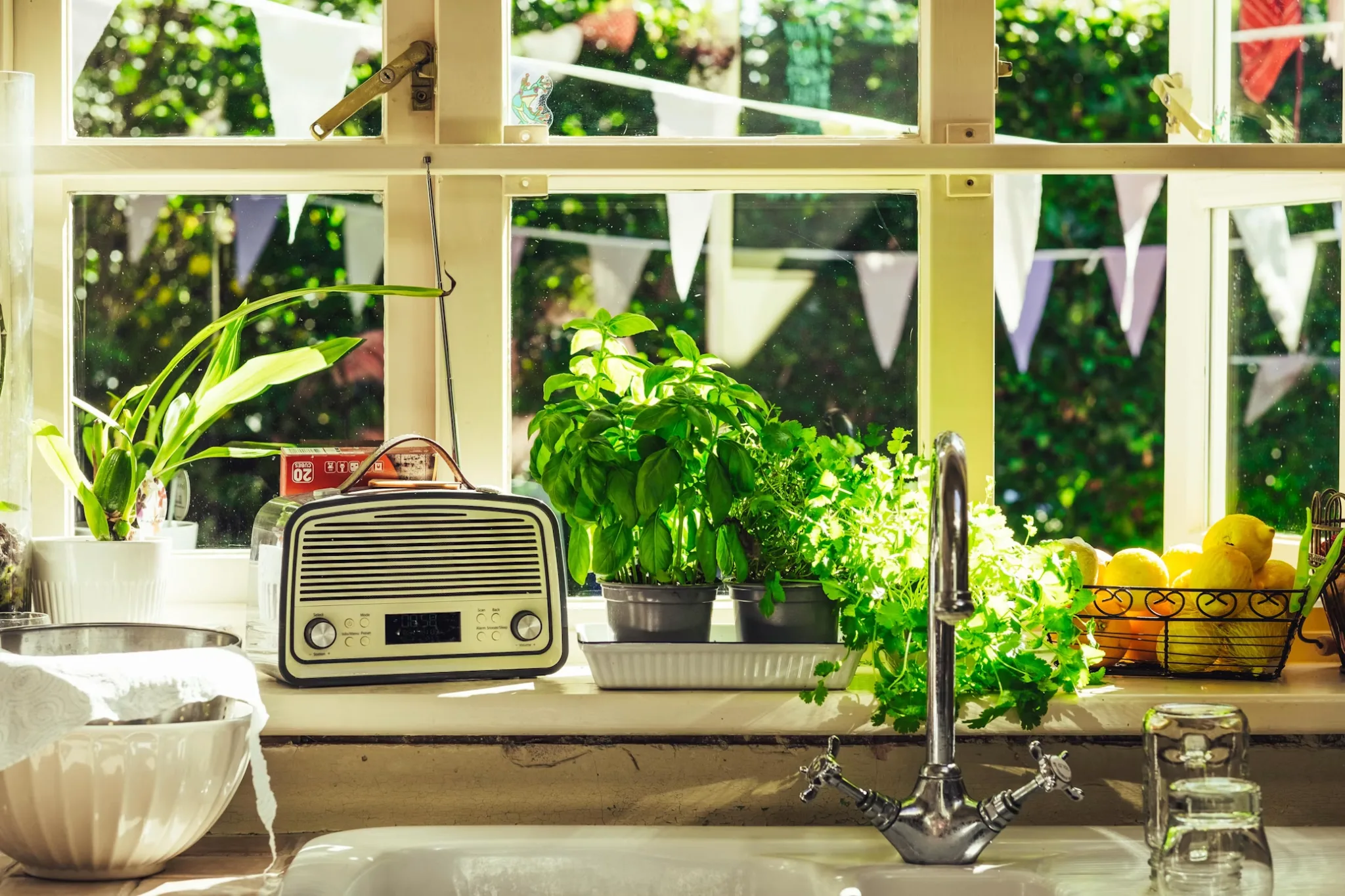 How to Prepare Your Home and Garden for a Sustainable Getaway