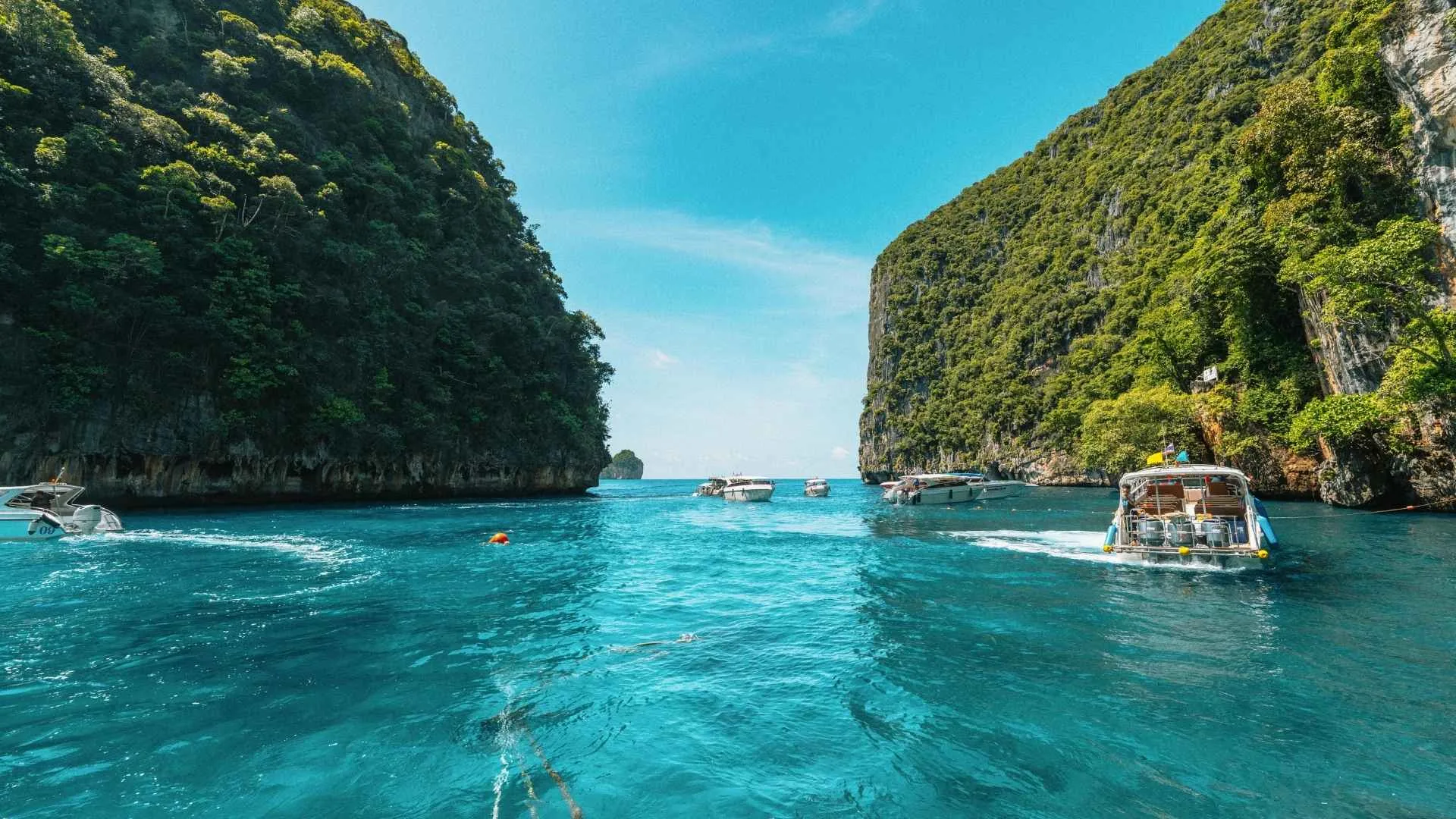 Experience the Greek Islands Through a Memorable Yacht Holiday